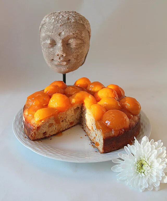 Cheesecake with a carved face pierced through
